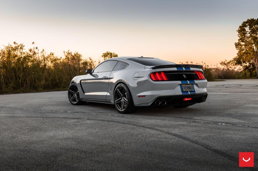  Shelby GT350 on Vossen Wheels (VFS-5) 2018 года  (фото 8 из 9)